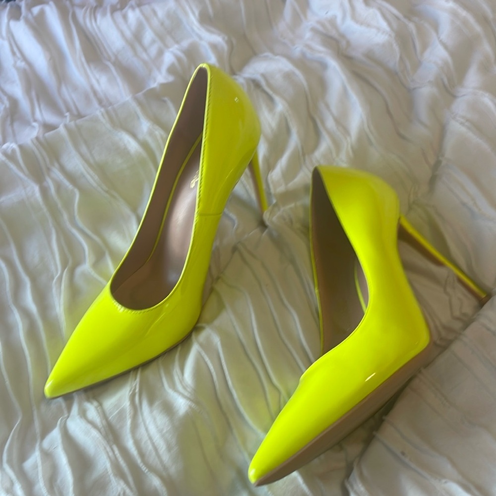 Neon yellow heels 7.5